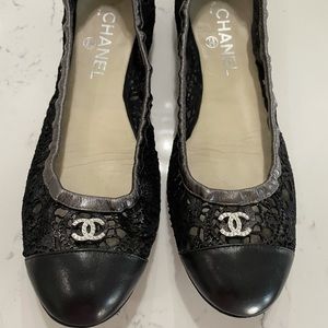 Chanel Black/Anthracite Metallic Leather Lace Pearl CC Logo Ballet Flats